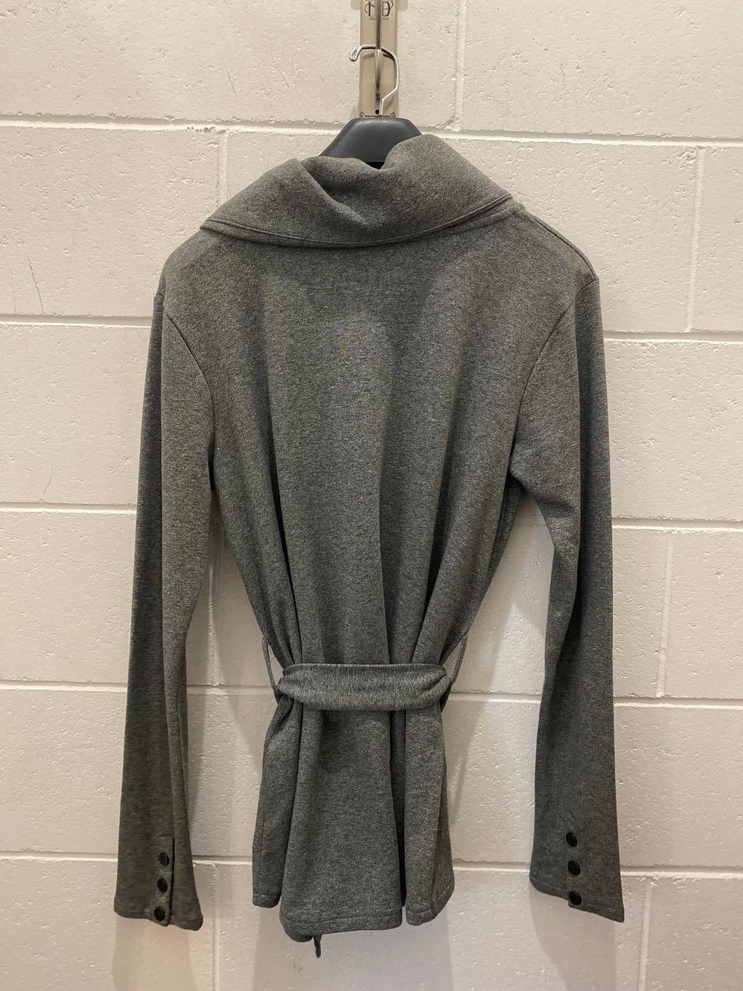 Maglione con collo alto e cintura grigio