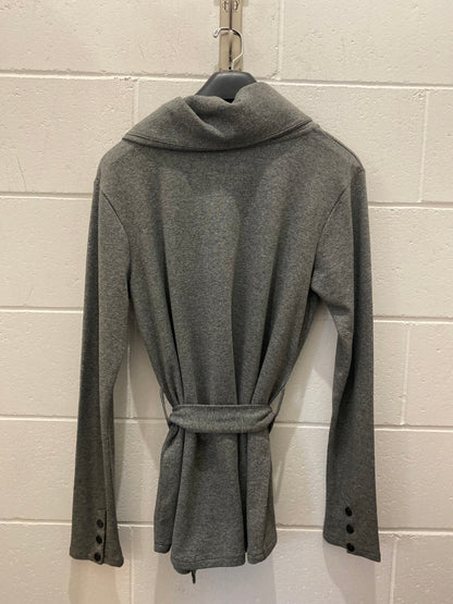 Maglione con collo alto e cintura grigio
